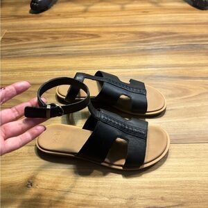 UGG Black Open-Toe Ankle Strap Sandals SN1170551